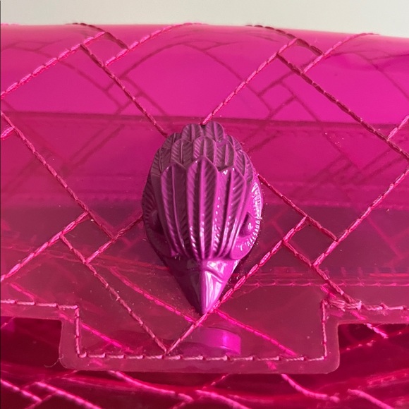 KURT GEIGER LONDON
Mini Kensington Vinyl Drench Bag - Picture 11 of 12